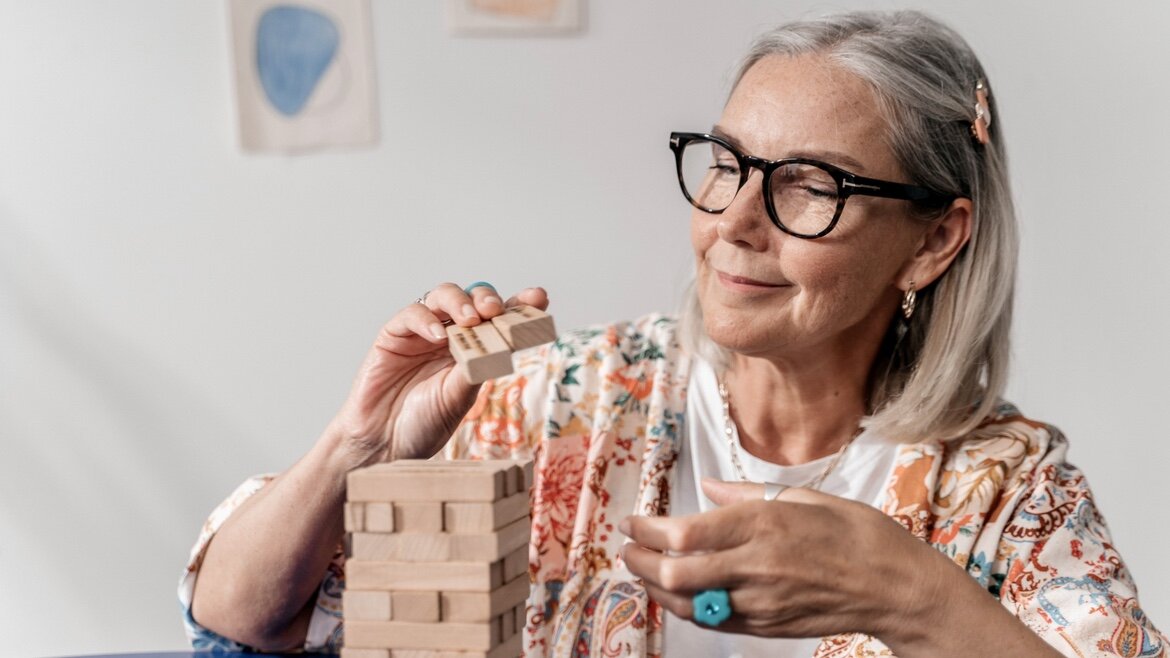 Building puzzles: The best activity for retirees?